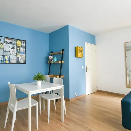 Quiet Between Train Stations And The Opera. Holiday home