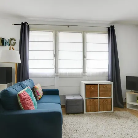 Quiet Between Train Stations And The Opera. Holiday home *